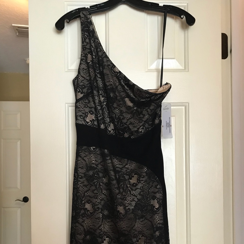 Laundry by Shelli Segal evening gown